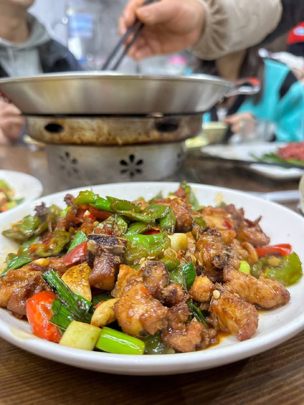 #Life #Food⭐️ 岳阳楼 ⭐️📍 杭州·滨兴小区商铺105号💰 人均：¥58🌶️ 岳阳楼虽然名字起得宏大，但却是个小馆子