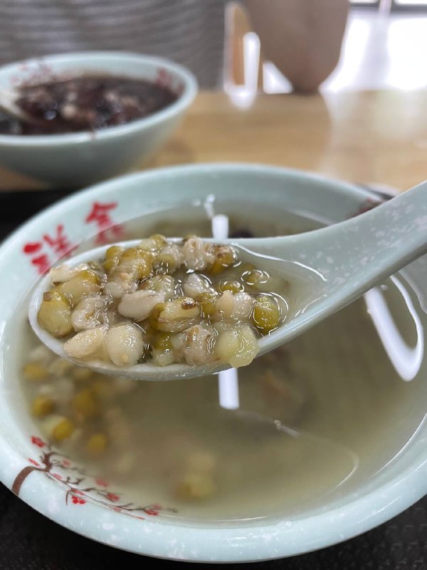 #Life #Food🍜 周末苏州行 · 小吃推荐⭐️ 正宗插花牛肉汤馆（学士街店） ⭐️📍 苏州 · 学士街 360 号听朋友讲苏州的插花牛肉汤很有特色，周五晚上自驾到达酒店之后就出来寻着吃了