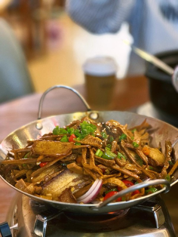 #Life #Food🥢 吊锅王农家菜馆 🥢 📍 杭州·西湖区· 文一西路与文一西路出口交叉口南20米文一西路69-3号💴 人均：¥65天凉了，想吃点热乎汤食，所以来吃吊锅了