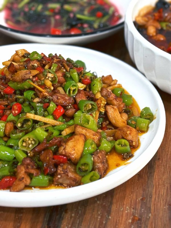 #Life #Food🥢 笑傲江湖（竞舟路店） 🥢📍 杭州·西湖区· 竞舟路28号💴 人均：¥60川菜小馆子