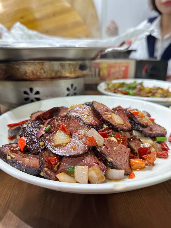 #Life #Food⭐️ 岳阳楼 ⭐️📍 杭州·滨兴小区商铺105号💰 人均：¥58🌶️ 岳阳楼虽然名字起得宏大，但却是个小馆子