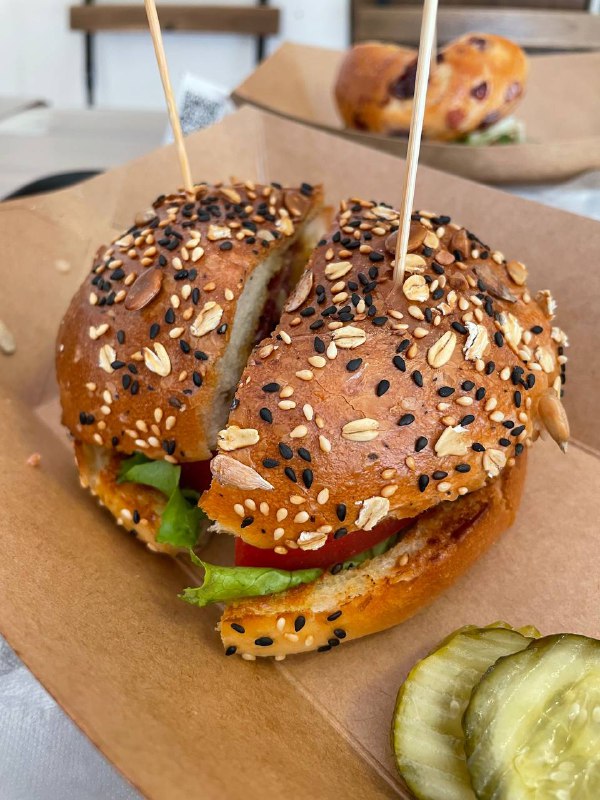 #Life #Food🎉 觅食探店主题回归 🎉通过昨天的投票，63% 的朋友还是希望能够恢复觅食探店主题，也有几位朋友表示就是因为这个主题才关注了不求甚解