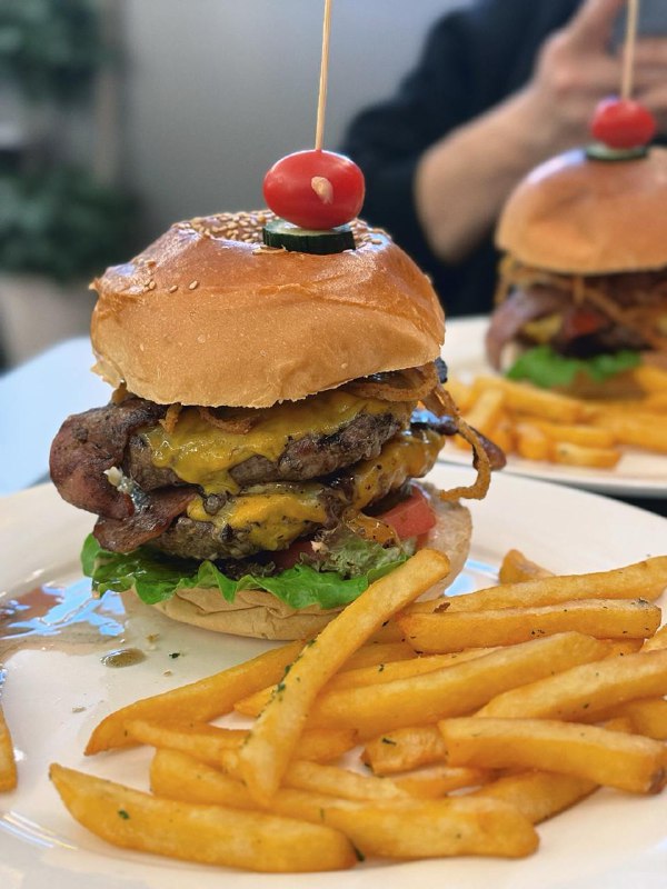 #Life #Food🥩 Slim's  Steak House斯利姆牛排餐厅 🥩📍 杭州·滨江区·滨江龙湖天街铂金岛 2 幢 2 楼 218 号💴 人均：¥120☝️ 今天介绍一家老店，说它是老店它也是新店