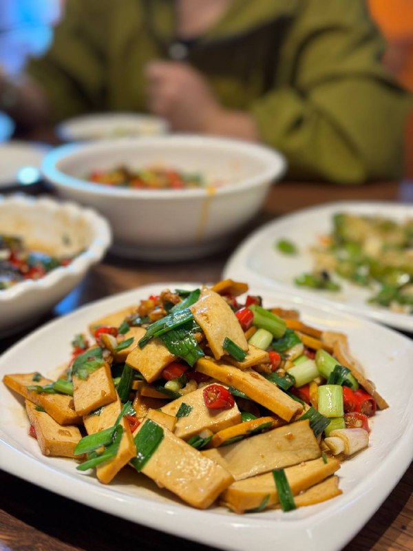 #Life #Food又是许久未更新的觅食系列，今天推荐一家在杭州非常小众，但是又能列入我年度最爱的馆子的一家湘菜馆