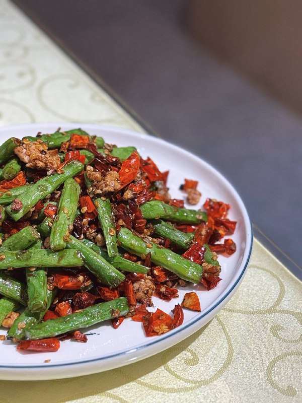 #Life #Food关注我大众点评、即刻或者本频道觅食系列的老朋友应该知道，我之前非常喜欢杭州拱墅信义坊的一家叫做「勇贤小吃」的小炒馆子