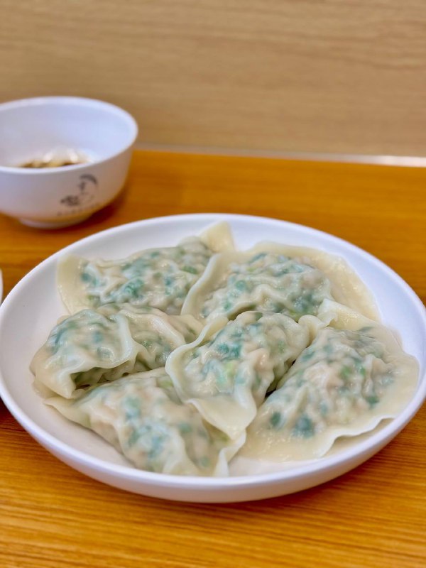 #Life #Food🎉 各位朋友好，节后复更来咯，准备从最拿手的觅食系列开始（其实因为没更这段时间也挖掘了不少在杭州算是能拿得出手的馆子）🥟 烹小齐手工水饺餐厅📍 杭州· 拱墅 · 善贤地铁站美食街C09铺（邻近B2地铁口）💰 人均：¥20-30熟悉我的朋友可能都知道，我是山东人，喜欢吃饺子，更喜欢在杭州找寻好吃的饺子（然而真的少之又少）