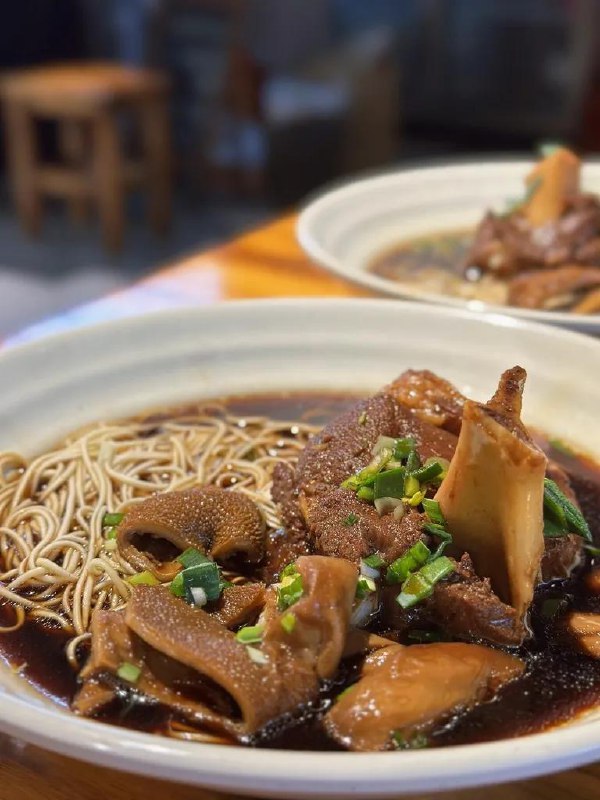 #Life #Food🍜 杭嘉湖地区的红烧羊肉面🚗 最近经常往返于德清和杭州之间，自然吃不到不少德清美食