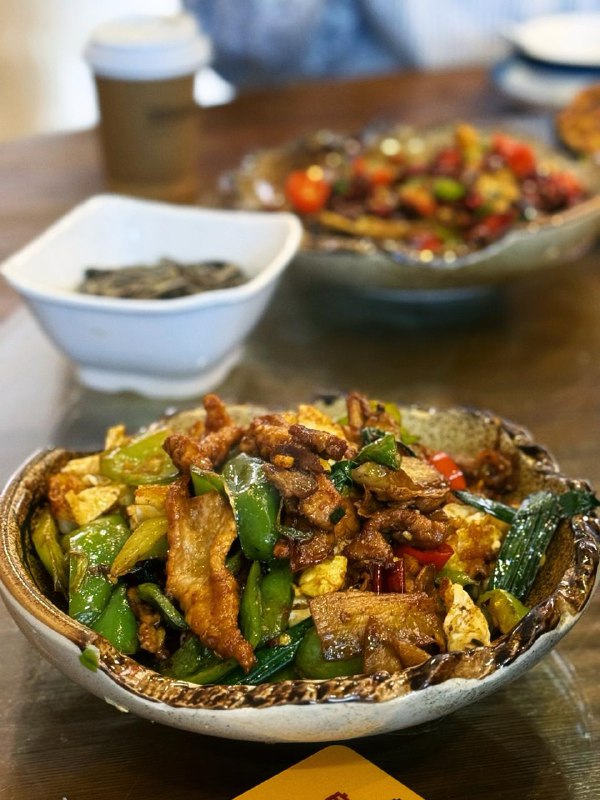 #Life #Food🥢 吊锅王农家菜馆 🥢 📍 杭州·西湖区· 文一西路与文一西路出口交叉口南20米文一西路69-3号💴 人均：¥65天凉了，想吃点热乎汤食，所以来吃吊锅了