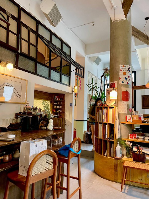 #Life #Food⭐️ 知亘茶食 ⭐️📍 贵阳 · 文昌北路2号（乔治公社旁边的公园的左后方）💰 人均：¥60店面不是特别好找，在乔治公社旁边的公园的左后方，只有一小块招牌探出头来