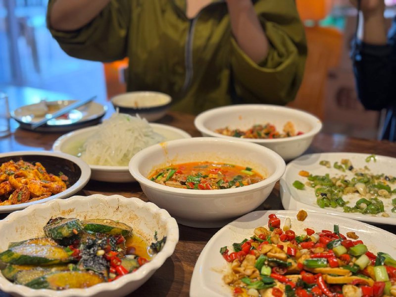 #Life #Food又是许久未更新的觅食系列，今天推荐一家在杭州非常小众，但是又能列入我年度最爱的馆子的一家湘菜馆