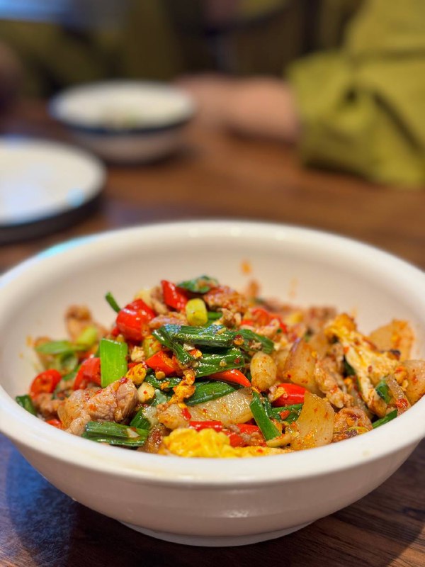 #Life #Food又是许久未更新的觅食系列，今天推荐一家在杭州非常小众，但是又能列入我年度最爱的馆子的一家湘菜馆