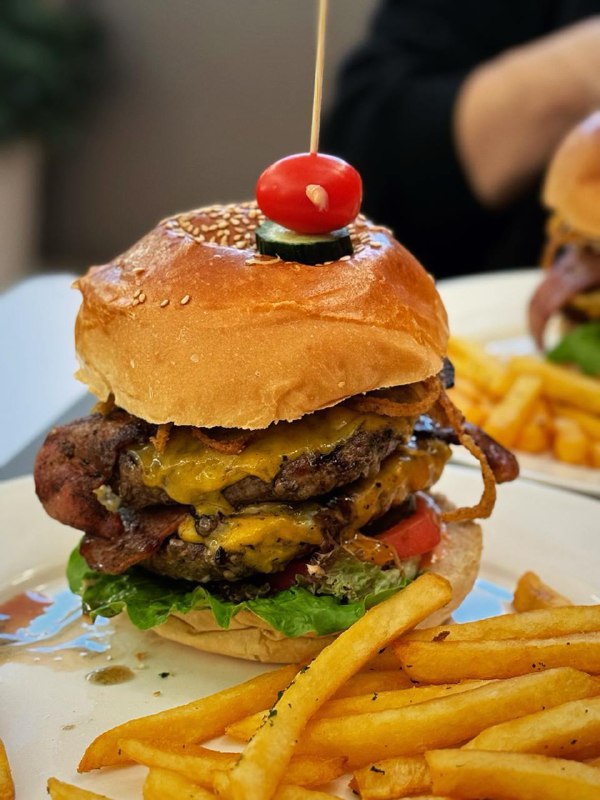 #Life #Food🥩 Slim's  Steak House斯利姆牛排餐厅 🥩📍 杭州·滨江区·滨江龙湖天街铂金岛 2 幢 2 楼 218 号💴 人均：¥120☝️ 今天介绍一家老店，说它是老店它也是新店