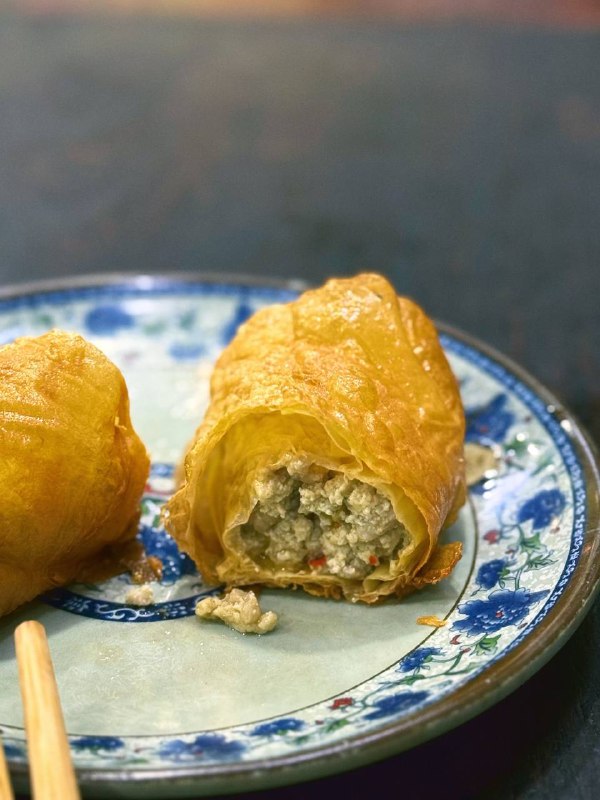 #Life #Food🥢 三合鲜虾面 🥢📍 湖州·德清县· 百乐街43/43-1号💴 人均：¥40工作日的早午餐来三合吃面