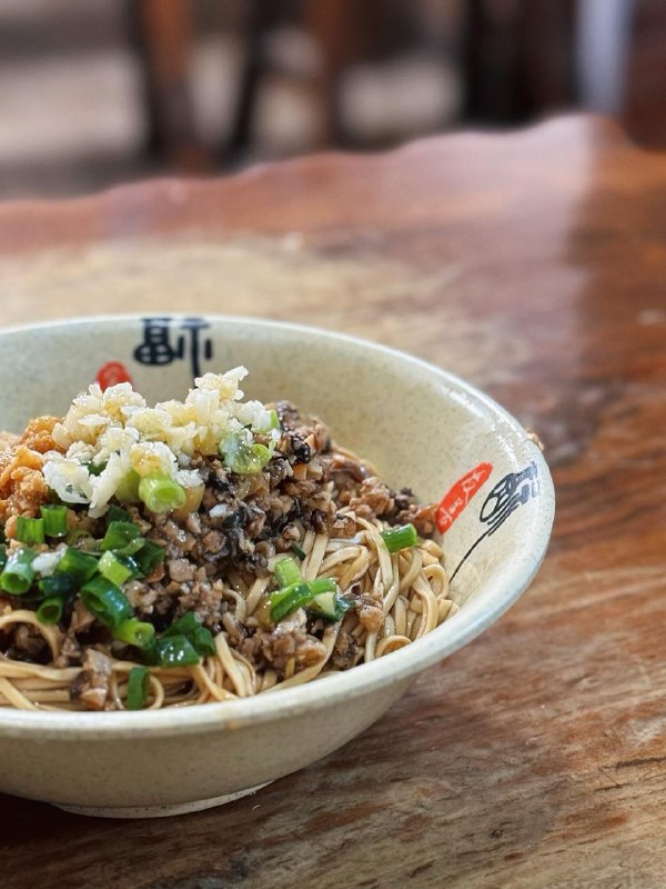 #Life #Food⛰️ 八味餐馆 ⛰️ 📍 杭州·拱墅区·杭丝印巷林司后18号💴 人均：¥60（吃面吃菜丰俭由人）👨‍🍳 今天的觅食系列，介绍一个特殊的餐馆，它既是面馆也是菜馆