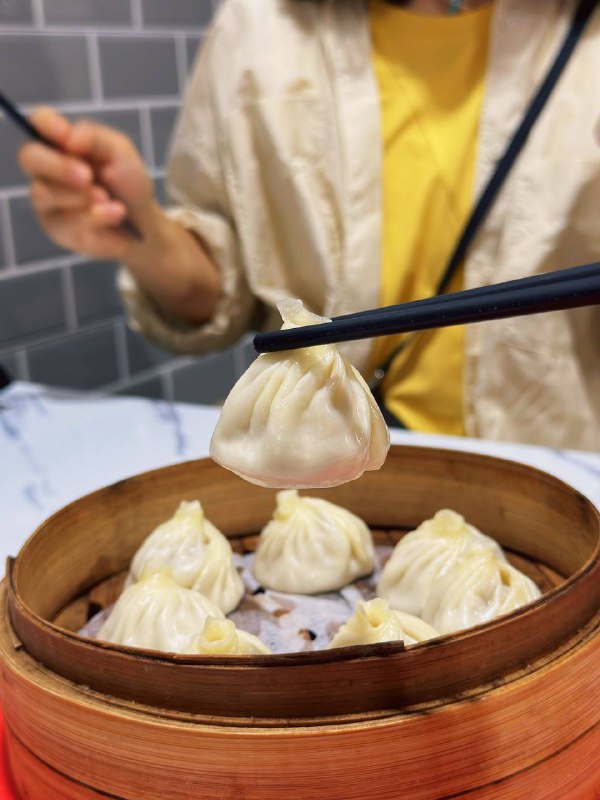 #Life #Food🥢 大壮小吃📍 杭州· 拱墅 · 和睦路 47 号杨家门菜市场一楼入口处💰 人均：¥20杨家门菜市场门口的大壮小吃，主打烫面小笼