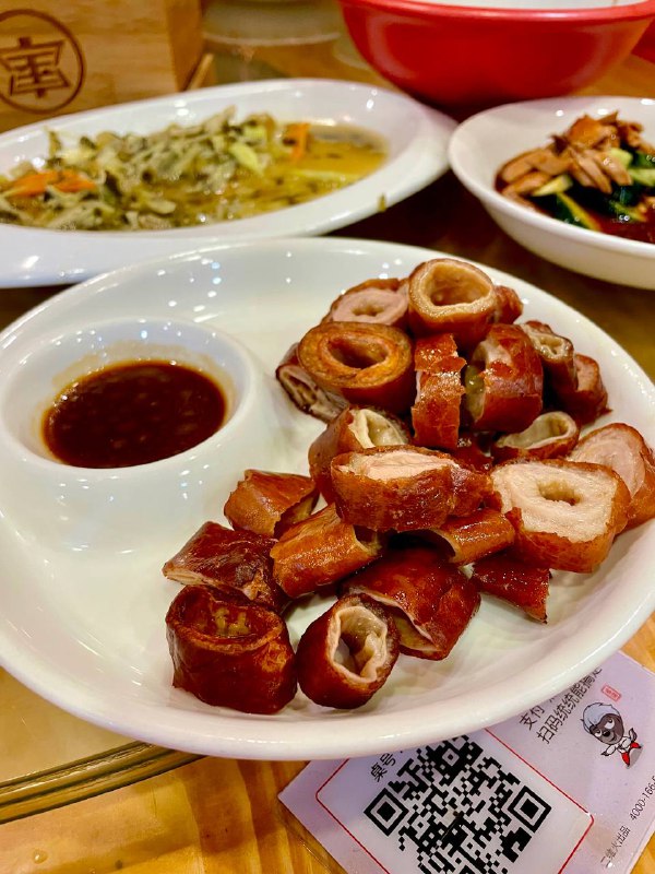 #Life #Food⭐️ 宝中宝食府（清泰街店） ⭐️📍 杭州 · 清泰街 224 号（靠近第六空间）这家店是老杭州的那种两层楼的酒楼风格，一楼大堂没有做的地方，里面的房间可以坐几桌客人